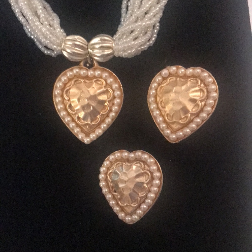 🎈4/$20- Vintage 80’s seed pearl gold tone ♥️ heart necklace clip-on earrings